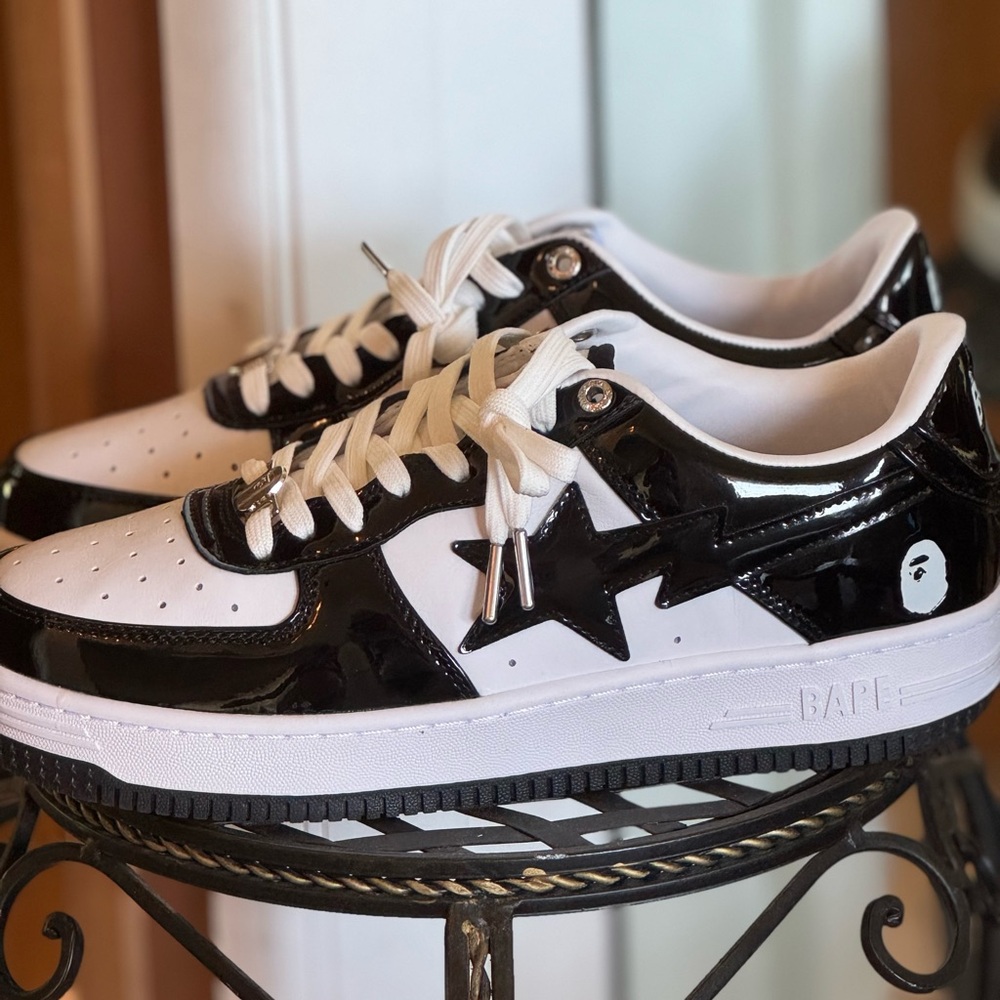 *A BATHING APE SIZE 9.5 NEW IN BOX